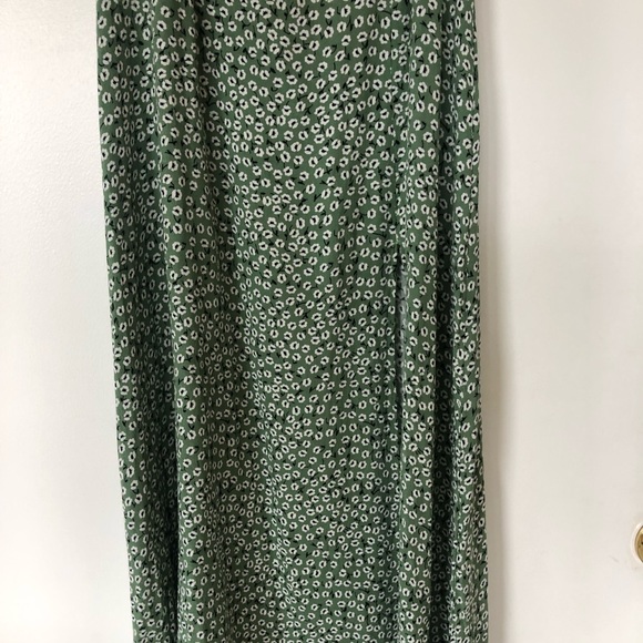 Floral dress with puffed sleeves - Picture 2 of 5